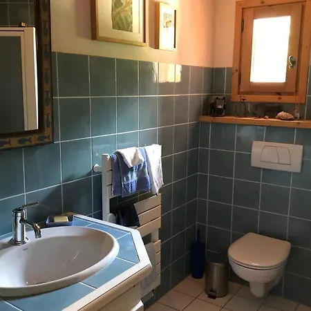 Beautiful quiet chalet with Jacuzzi Chalet